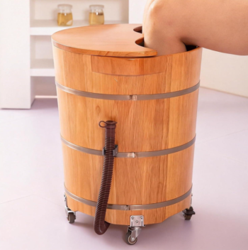 Solid Wood Removable Lid Foot Bath: Quick-draining rubberwood foot bath tub
